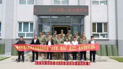 真情跨越六千里，星空在线注册-星空(中国)
赴新疆慰问泰州籍官兵