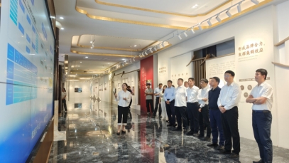 数据助推产业发展 江苏省数据局一行到星空在线注册-星空(中国)
调研走访
